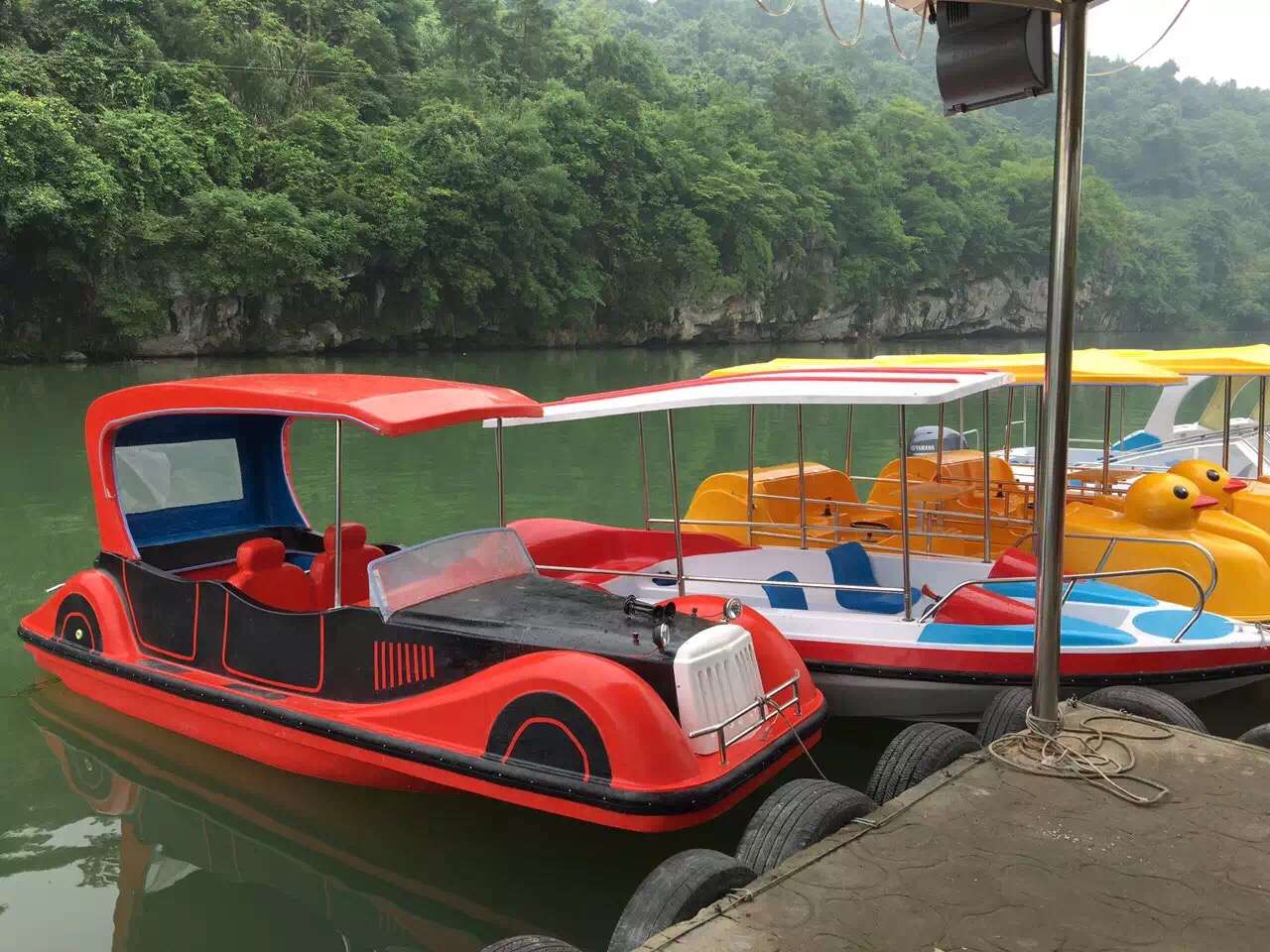 4人老爺車(chē)電動(dòng)船